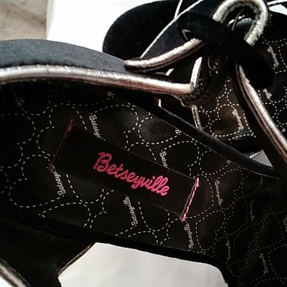Betsey Johnson Shoes - Picture 4 of 9